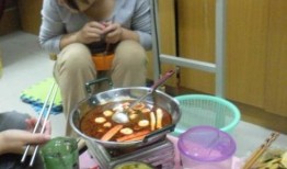 宿舍阿姨吃瓜表白,一场意外的表白奇遇