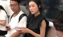 偶遇吃瓜小姐姐,一场甜蜜的“吃瓜”邂逅